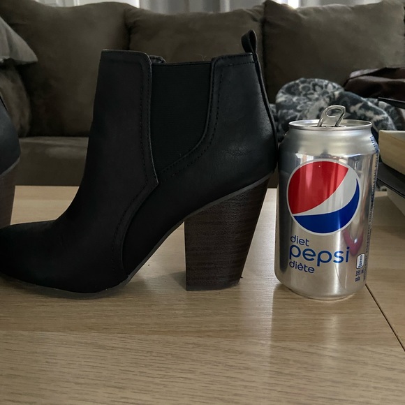 Fergalicious Black Bootie Size 8 - Picture 4 of 6